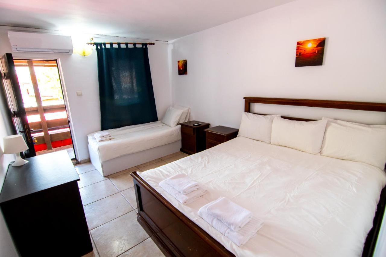 Famagusta Hotel Vama Veche Buitenkant foto