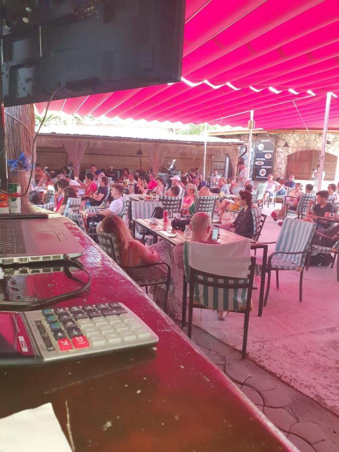 Famagusta Hotel Vama Veche Buitenkant foto