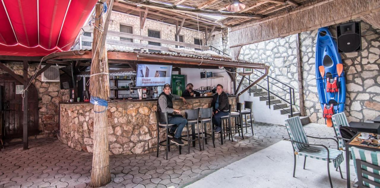 Famagusta Hotel Vama Veche Buitenkant foto